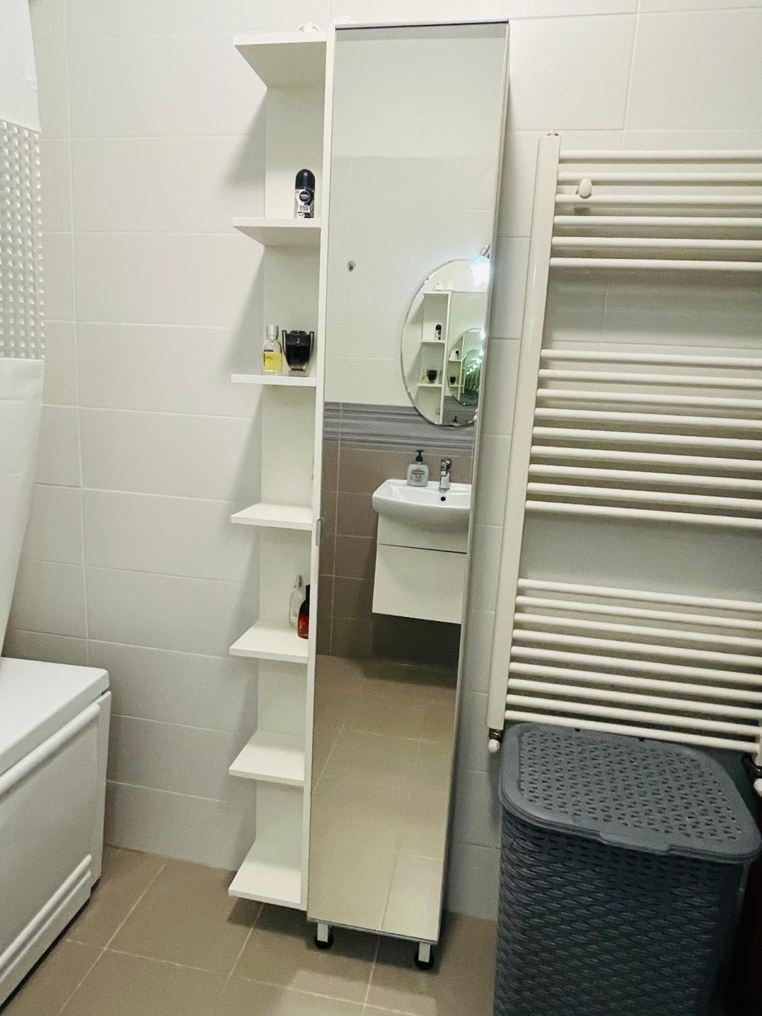 Cozy Apartment With Free Parking Cluj-Napoca Esterno foto